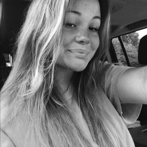 Meet your Posher, Ayla